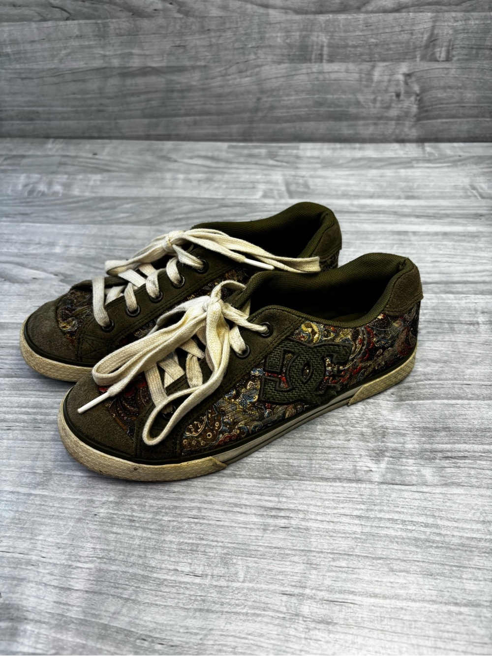 DC Women's Olive Paisley Canvas Embroidered Y2K Sneakers size 7.5 - Picture 4 of 16